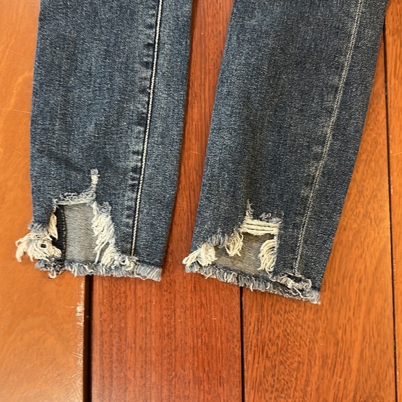 Abercrombie & Fitch High Rise Super Skinny Ankle Jean | size 23/000 - Picture 3 of 7